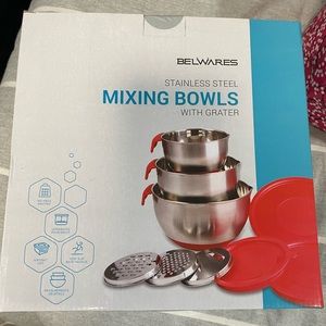 NWT belwares stainless steel mixing bowls with strainers